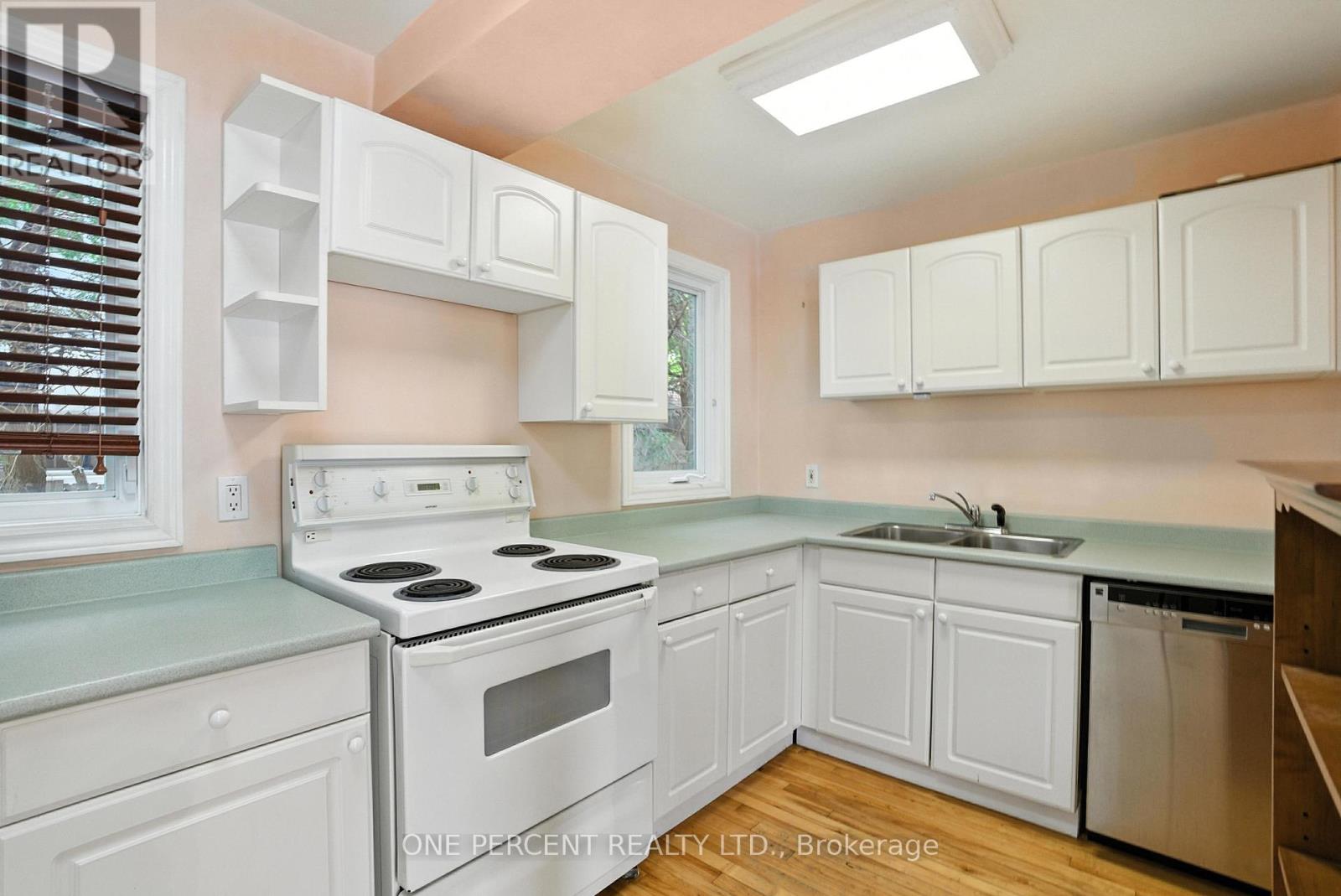 Photo 17 of 284 Anna Avenue, Ottawa ON