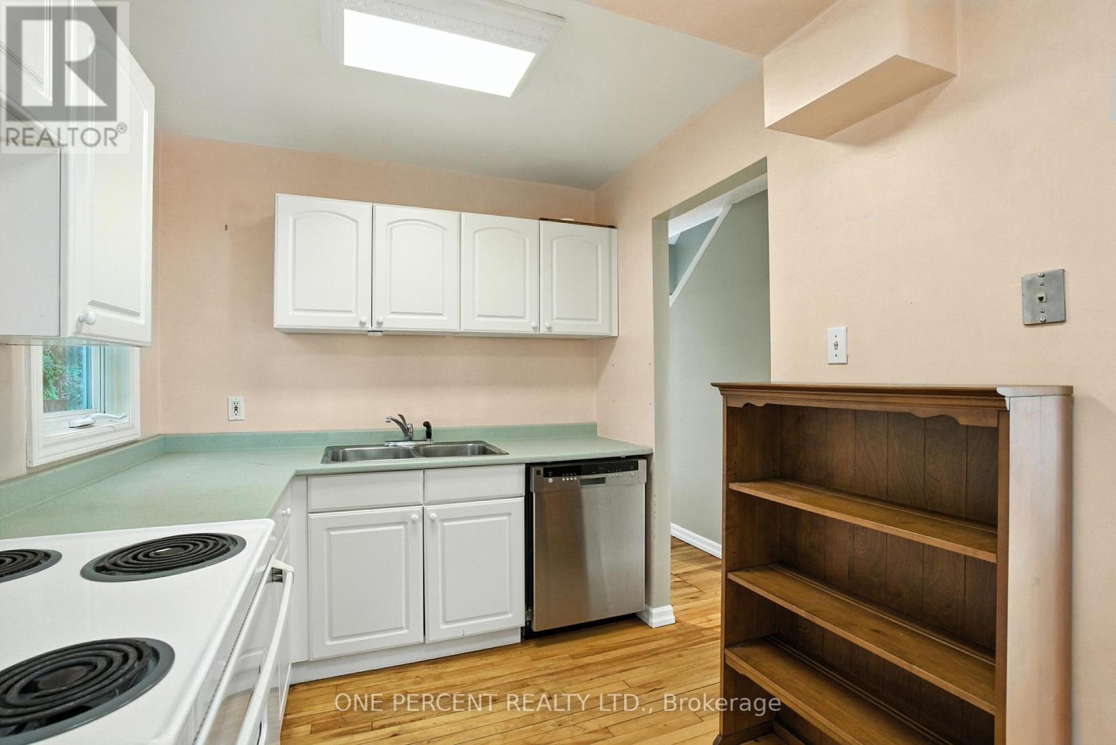 Photo 18 of 284 Anna Avenue, Ottawa ON