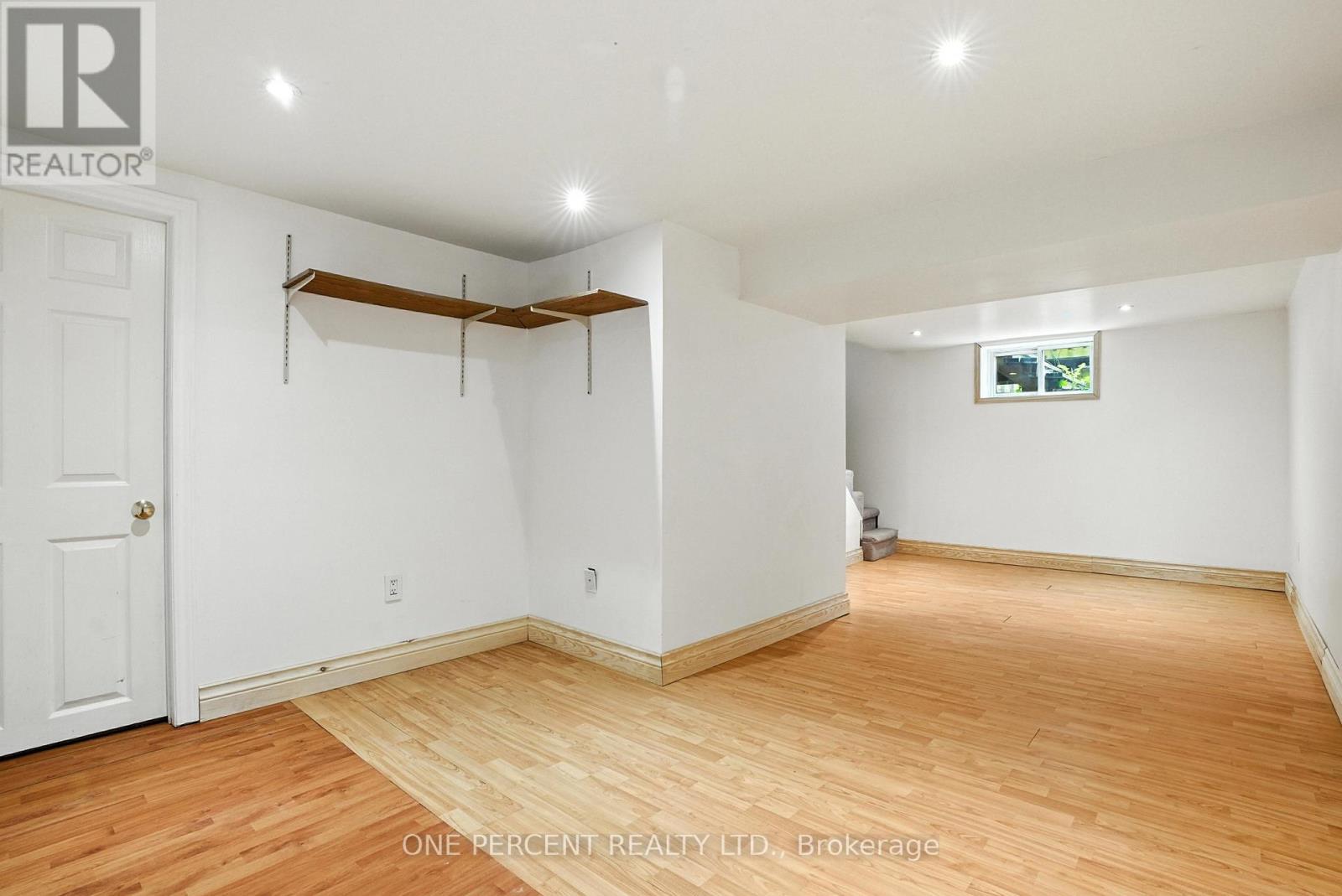Photo 12 of 284 Anna Avenue, Ottawa ON