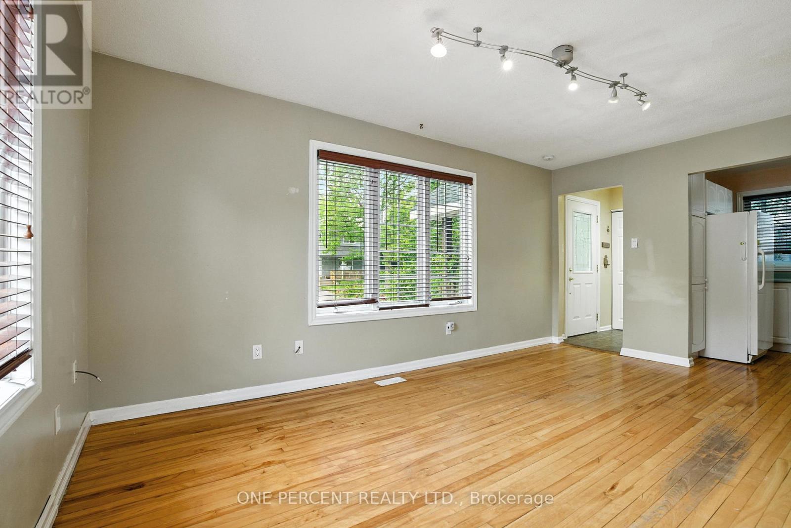 Photo 15 of 284 Anna Avenue, Ottawa ON