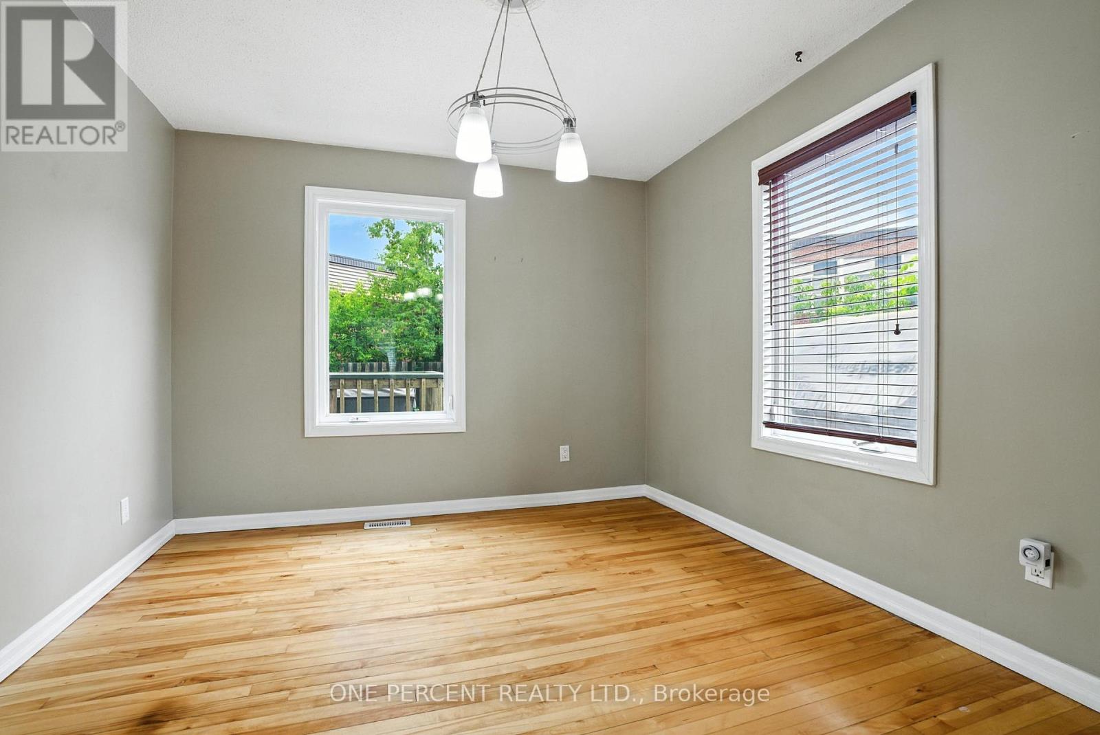 Photo 9 of 284 Anna Avenue, Ottawa ON
