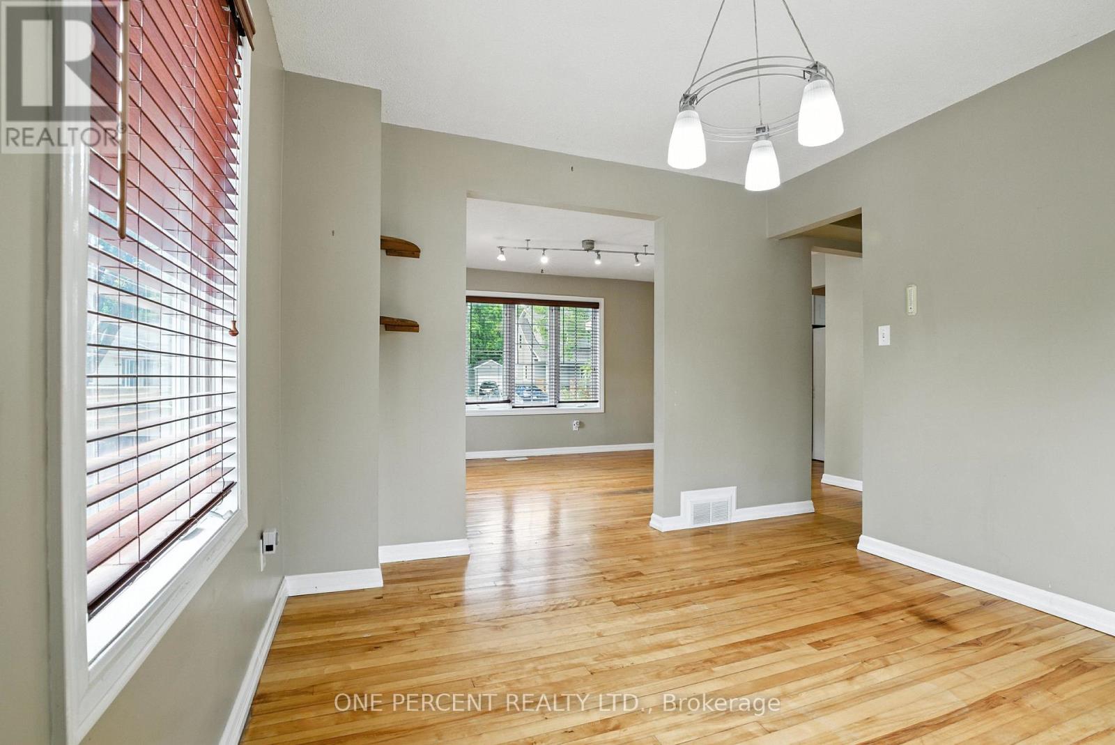 Photo 16 of 284 Anna Avenue, Ottawa ON