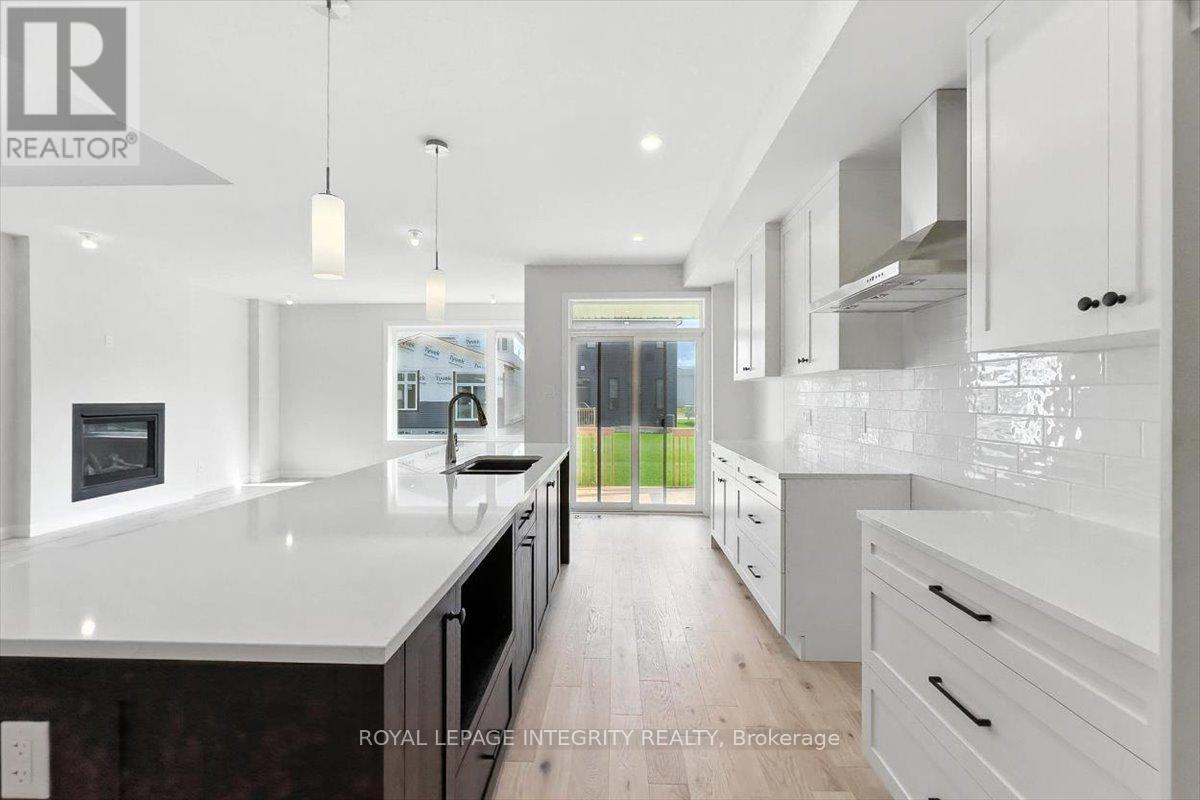 Photo 6 of 217 Massalia Crescent, Ottawa ON
