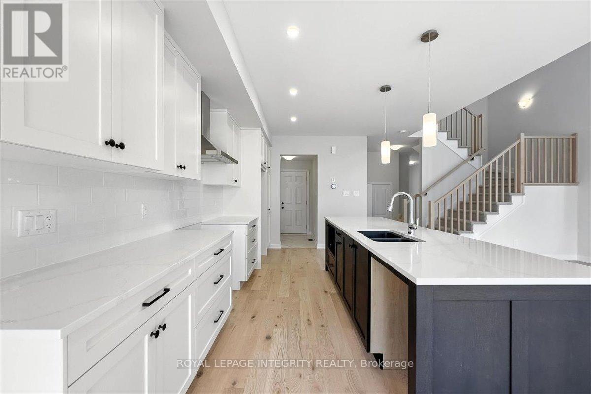 Photo 7 of 217 Massalia Crescent, Ottawa ON
