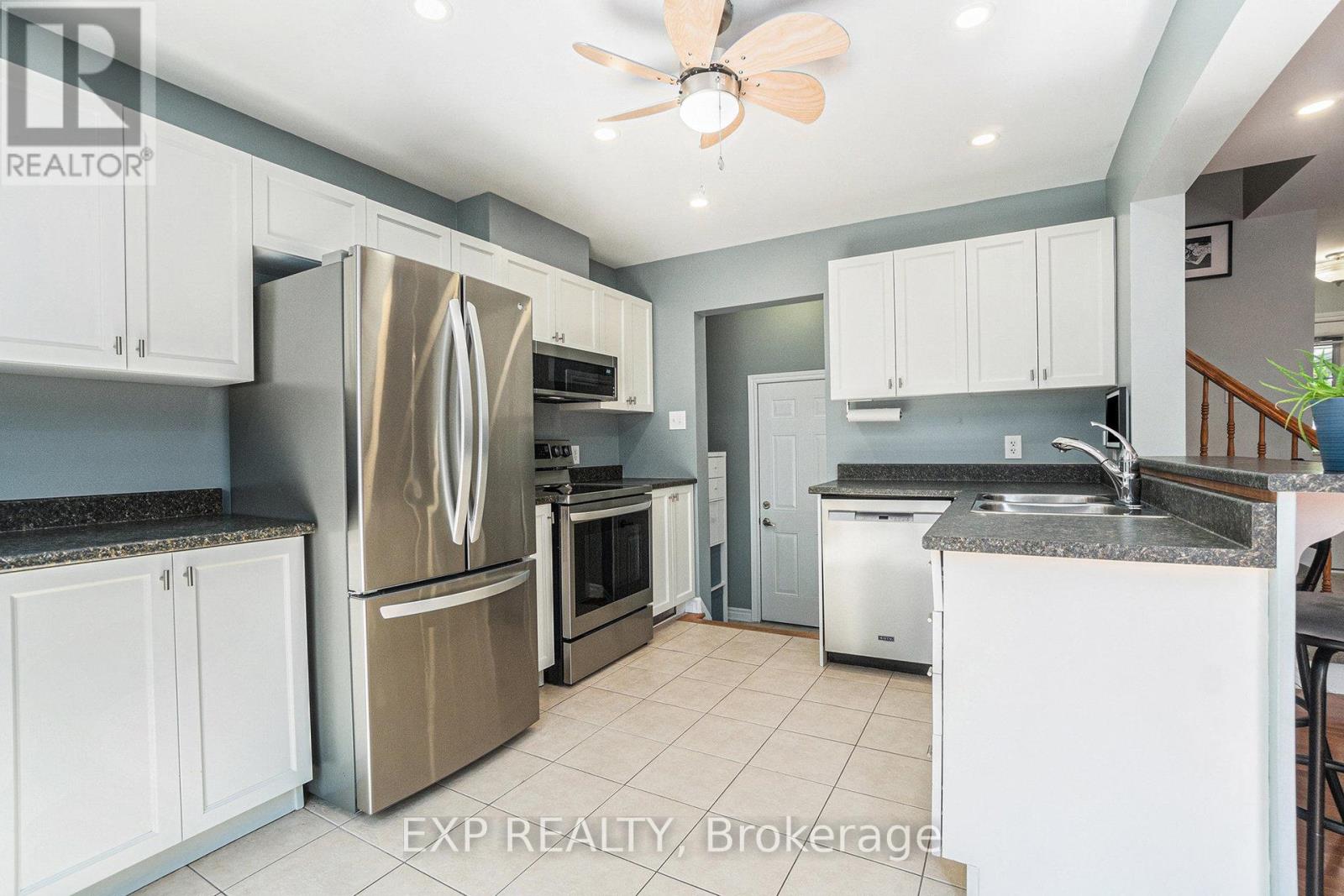 Photo 8 of 502 Rosehill Avenue, Ottawa ON