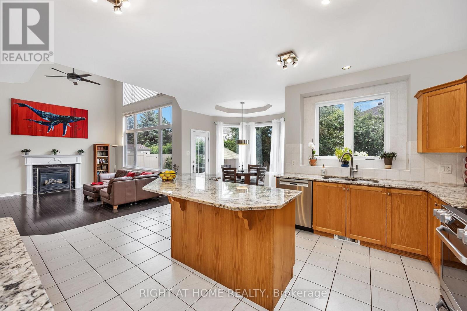 Photo 10 of 3727 Mountain Meadows Crescent, Ottawa ON