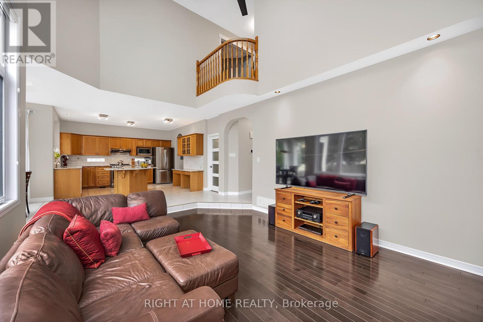 Photo 14 of 3727 Mountain Meadows Crescent, Ottawa ON