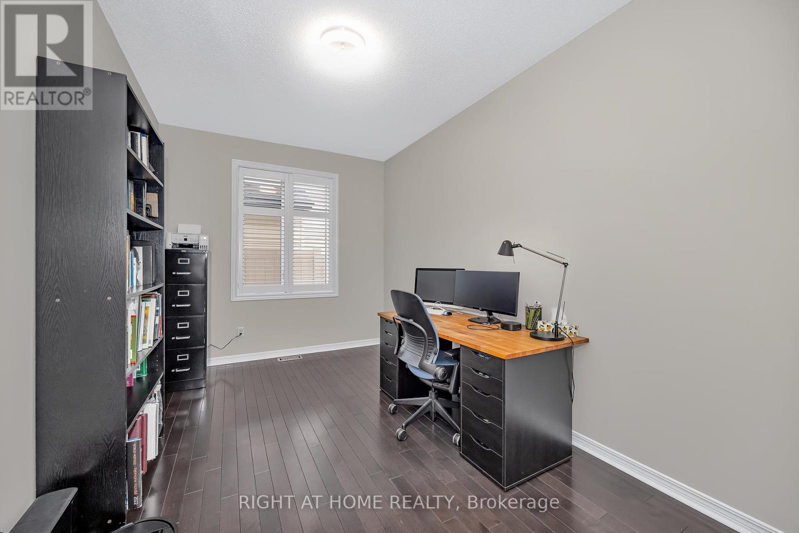 Photo 15 of 3727 Mountain Meadows Crescent, Ottawa ON