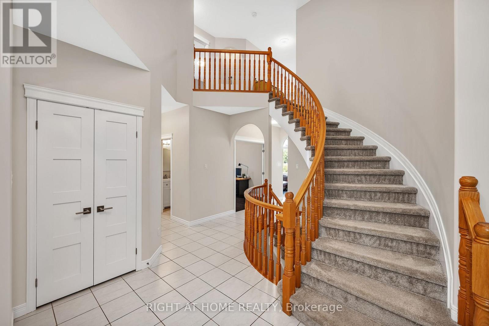 Photo 19 of 3727 Mountain Meadows Crescent, Ottawa ON