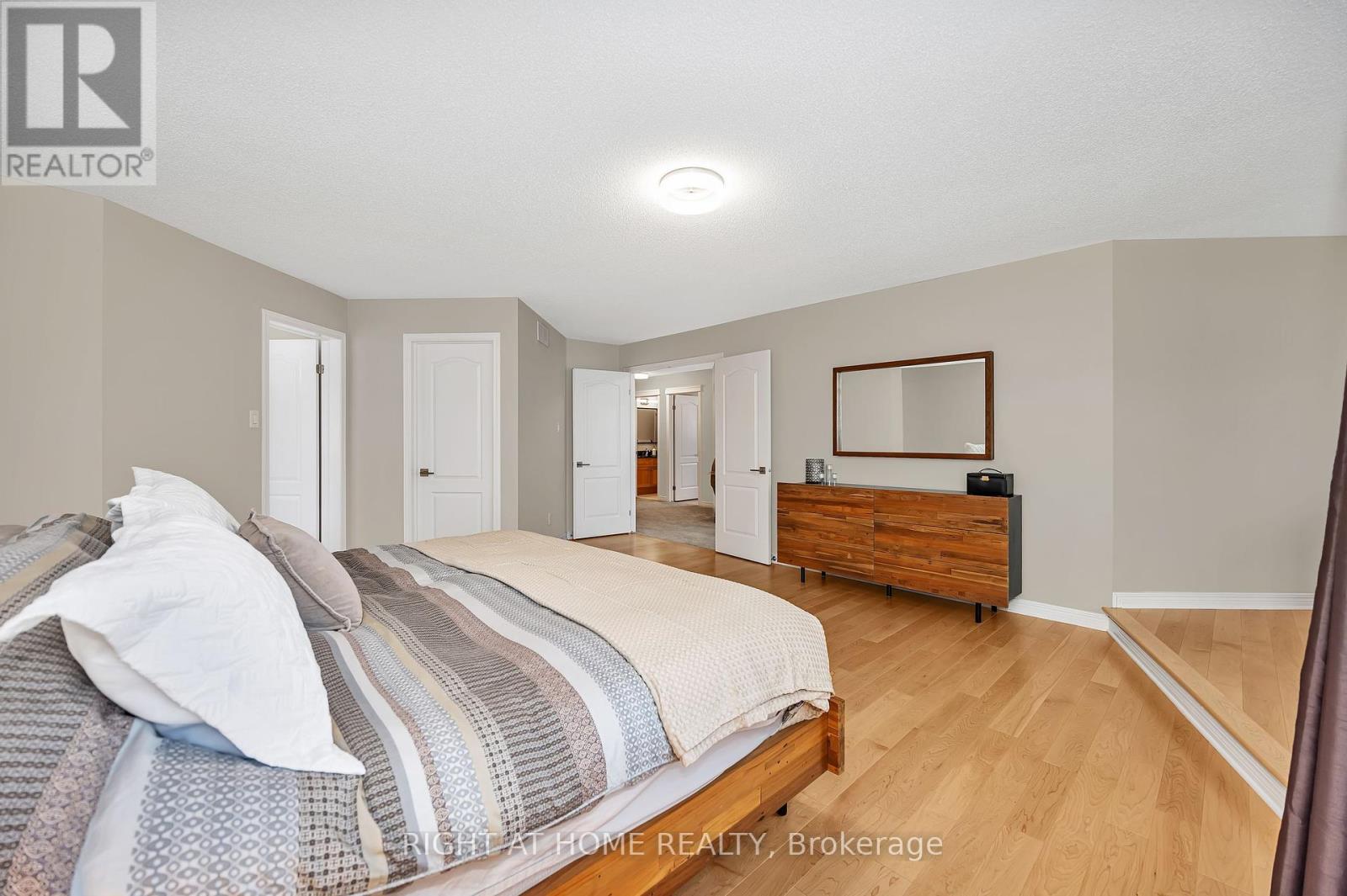 Photo 23 of 3727 Mountain Meadows Crescent, Ottawa ON