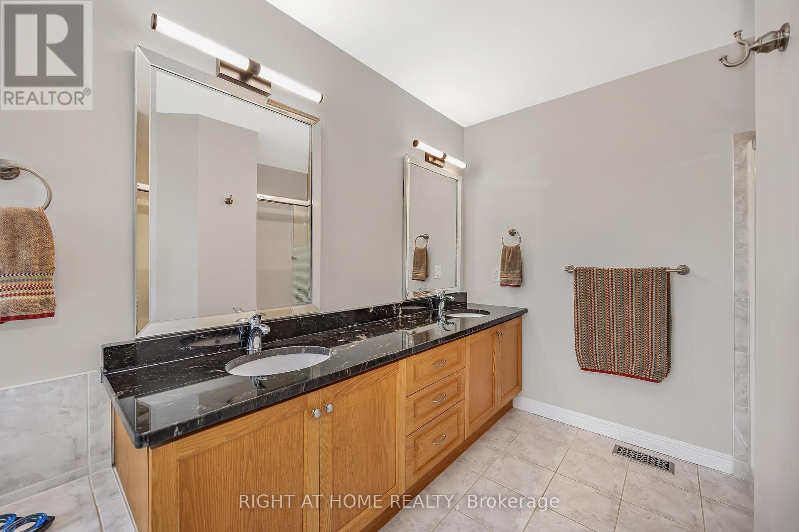 Photo 25 of 3727 Mountain Meadows Crescent, Ottawa ON