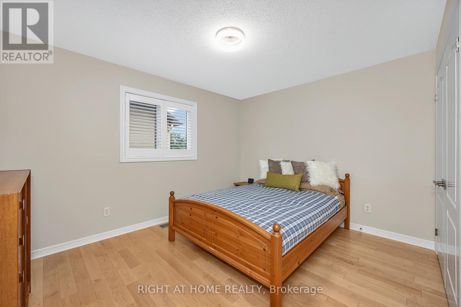 Photo 31 of 3727 Mountain Meadows Crescent, Ottawa ON