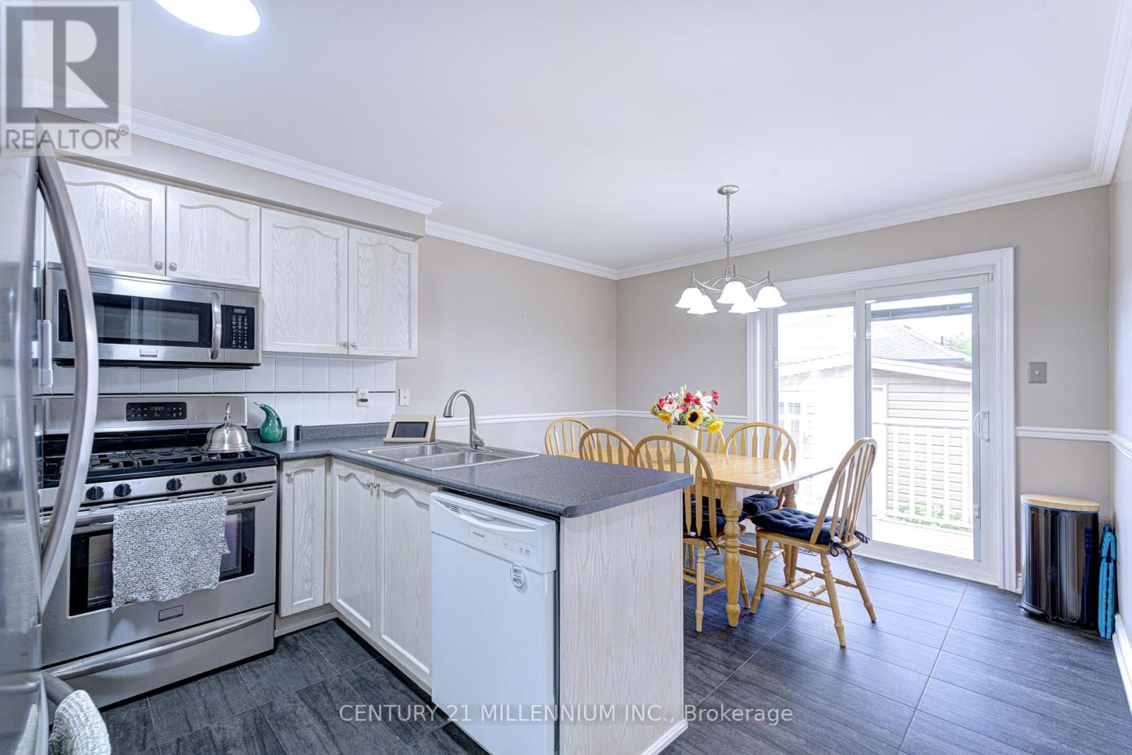 Photo 11 of 26 Suncrest Drive, Brampton ON