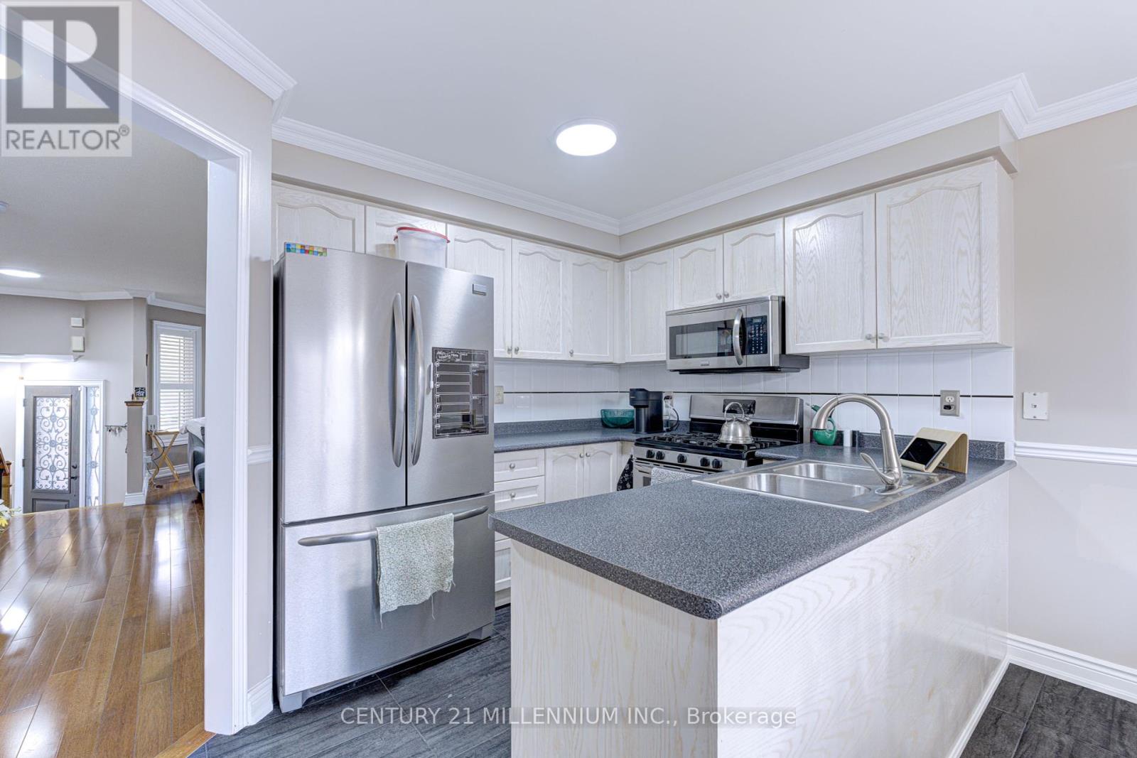 Photo 12 of 26 Suncrest Drive, Brampton ON