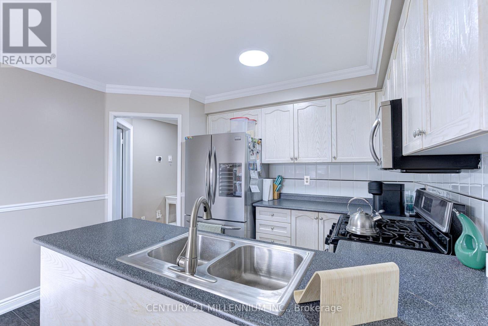 Photo 13 of 26 Suncrest Drive, Brampton ON