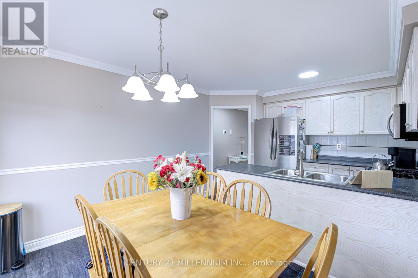 Photo 15 of 26 Suncrest Drive, Brampton ON