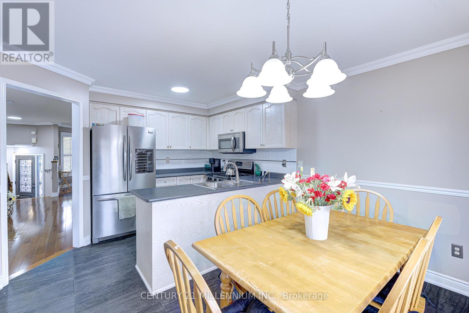 Photo 16 of 26 Suncrest Drive, Brampton ON