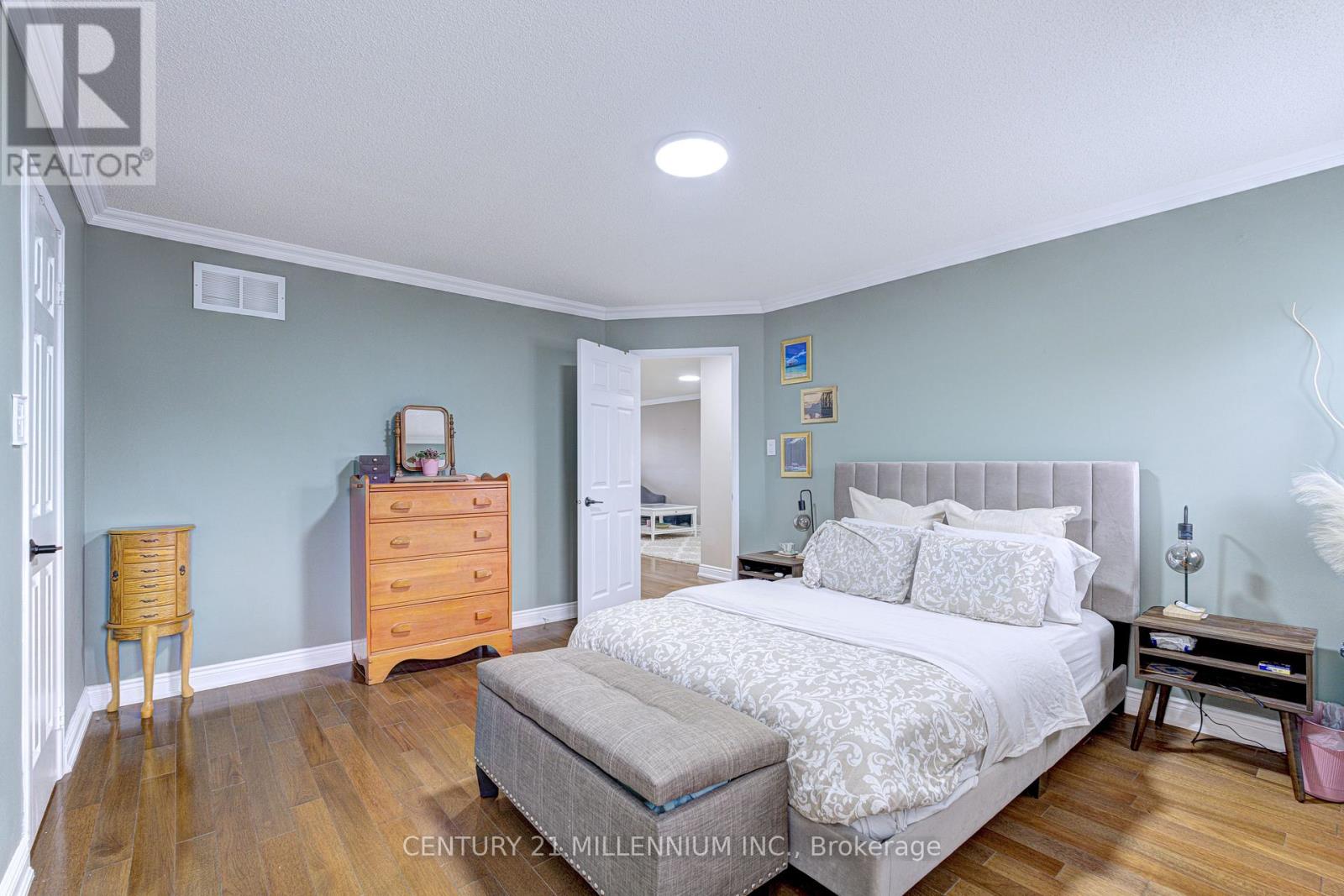 Photo 18 of 26 Suncrest Drive, Brampton ON