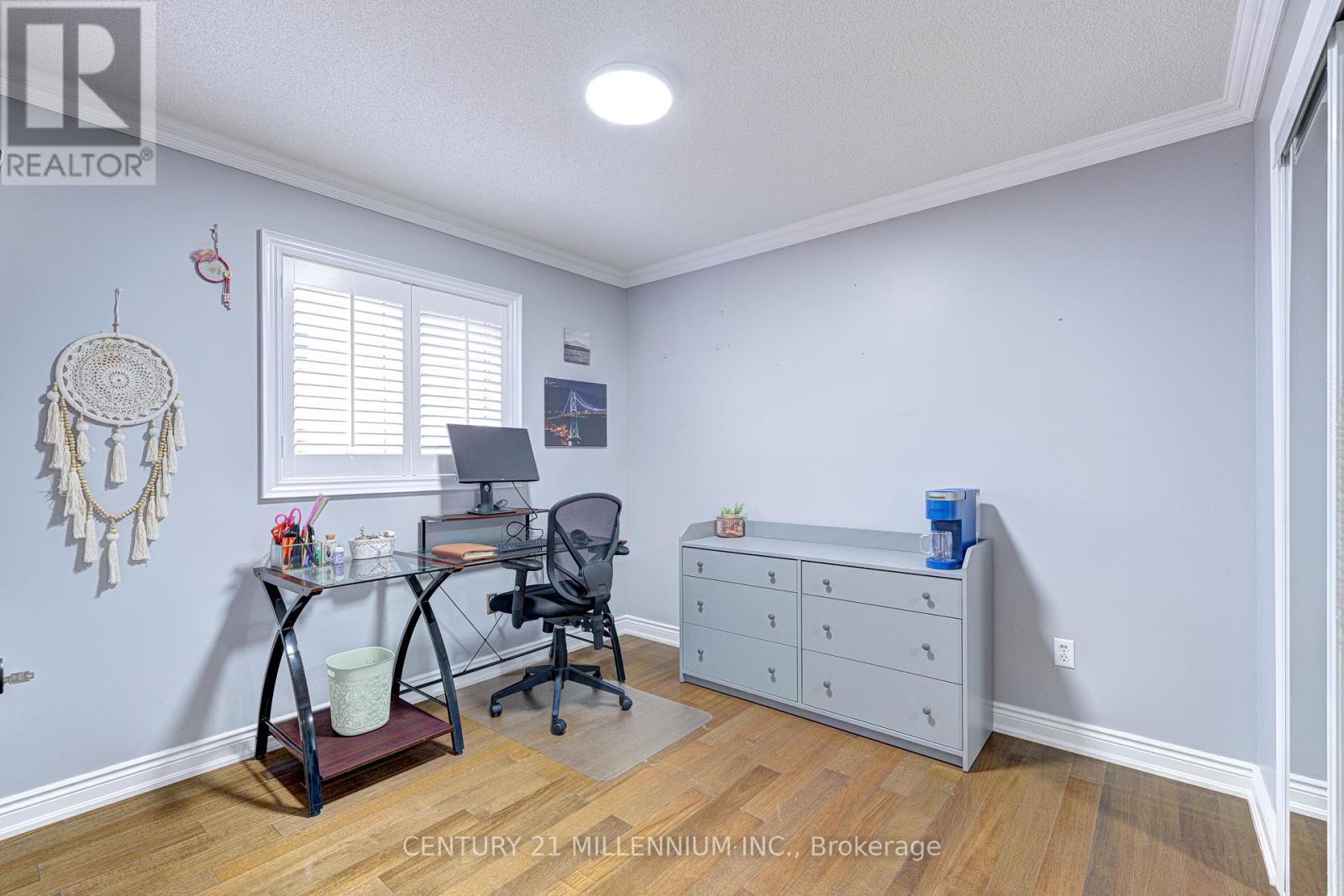 Photo 25 of 26 Suncrest Drive, Brampton ON