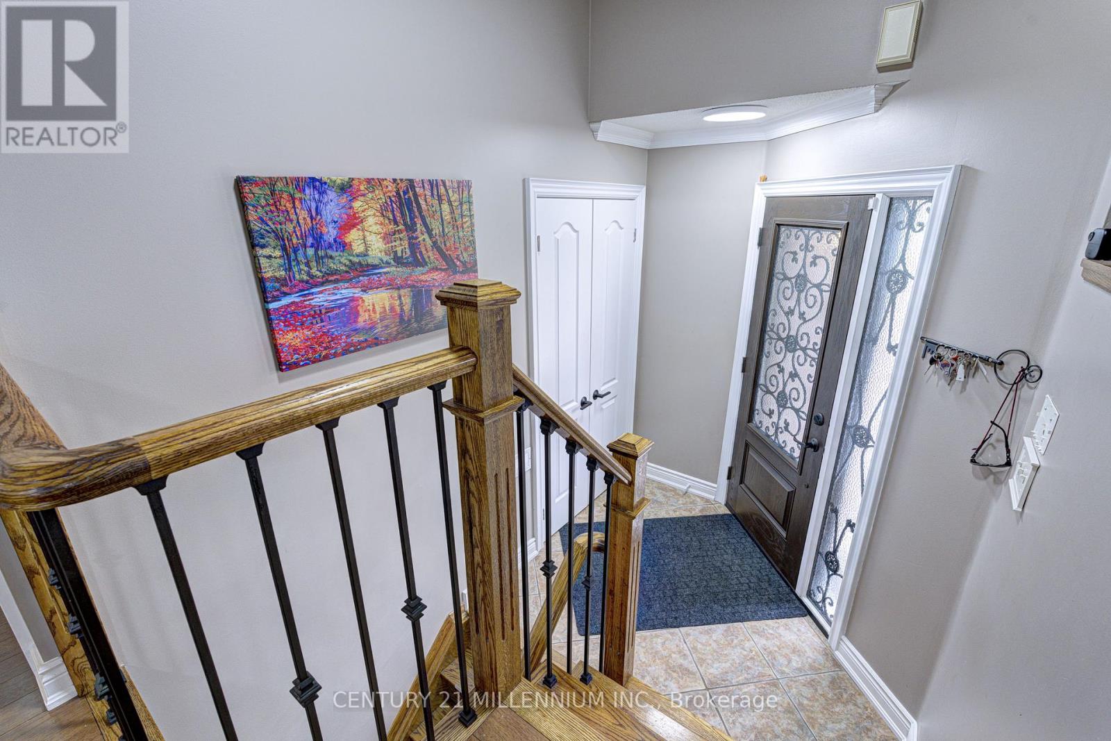 Photo 6 of 26 Suncrest Drive, Brampton ON