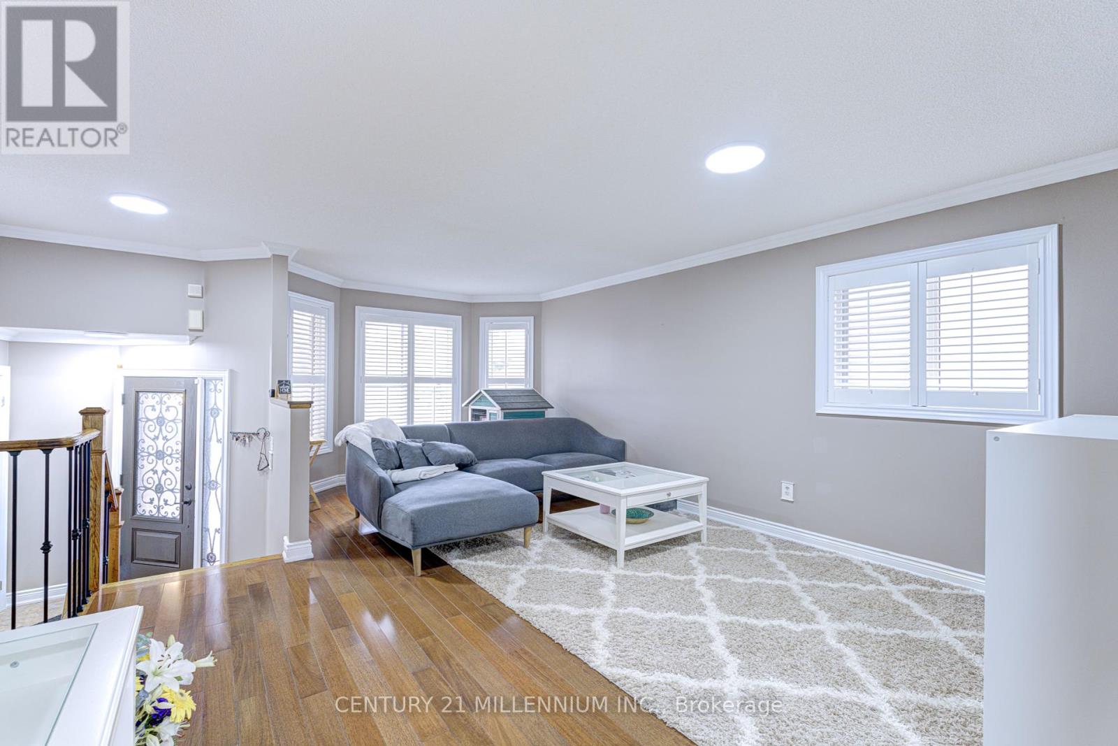 Photo 8 of 26 Suncrest Drive, Brampton ON