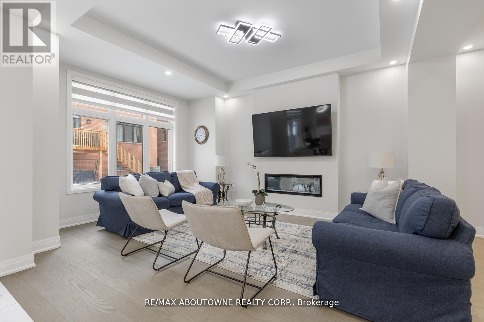 Photo 15 of 3114 Travertine Drive, Oakville ON