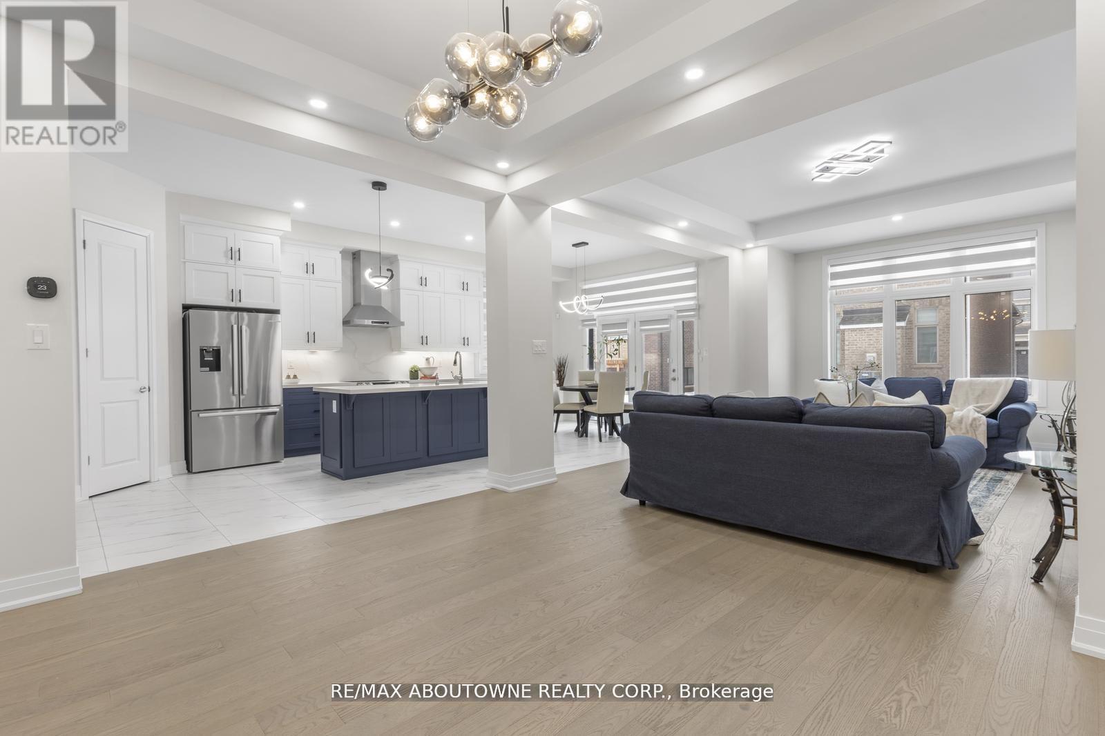 Photo 9 of 3114 Travertine Drive, Oakville ON