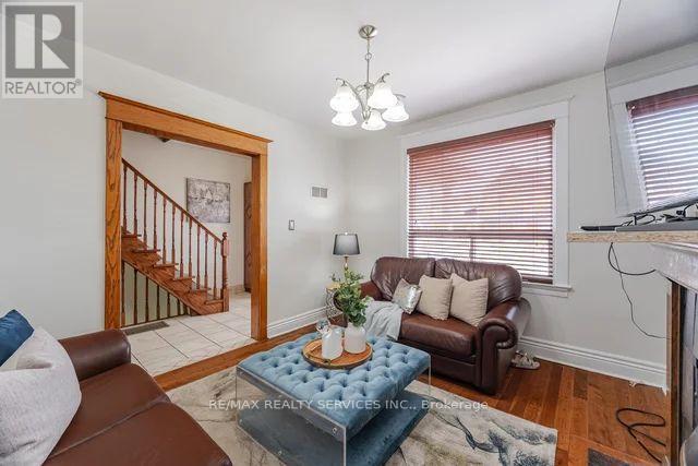 Photo 11 of 444 Maybank Avenue, Toronto ON