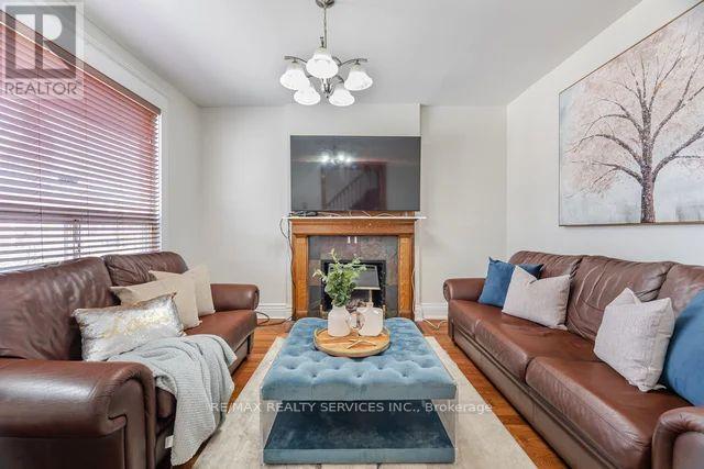 Photo 9 of 444 Maybank Avenue, Toronto ON