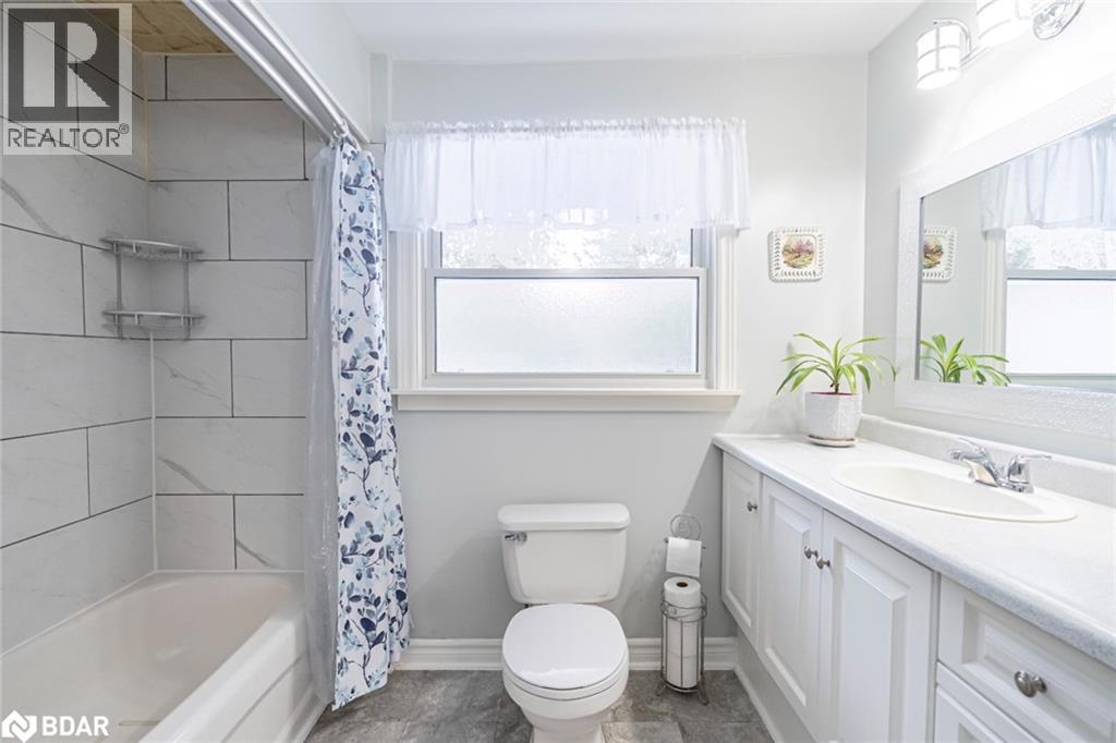 Photo 10 of 759 Florence Road, Innisfil ON
