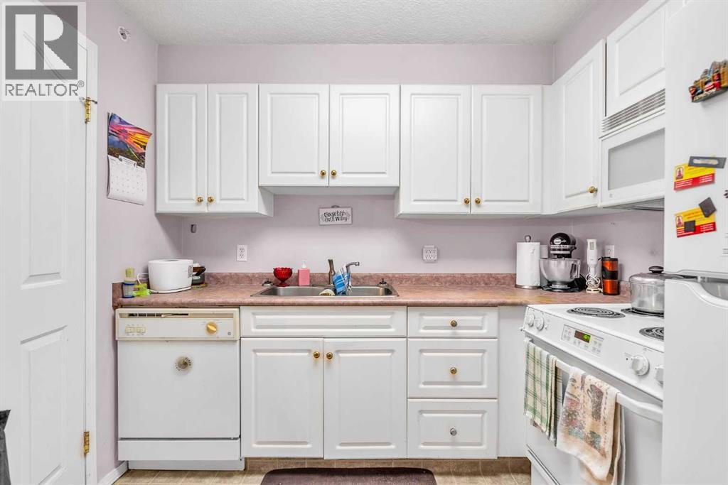 Single Family House for Sale in   Pinecliff Grove NE Pineridge Calgary 