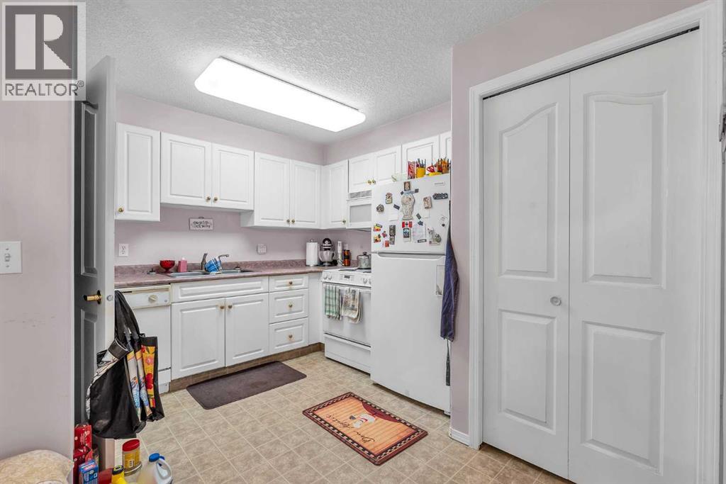 Single Family House for Sale in   Pinecliff Grove NE Pineridge Calgary 