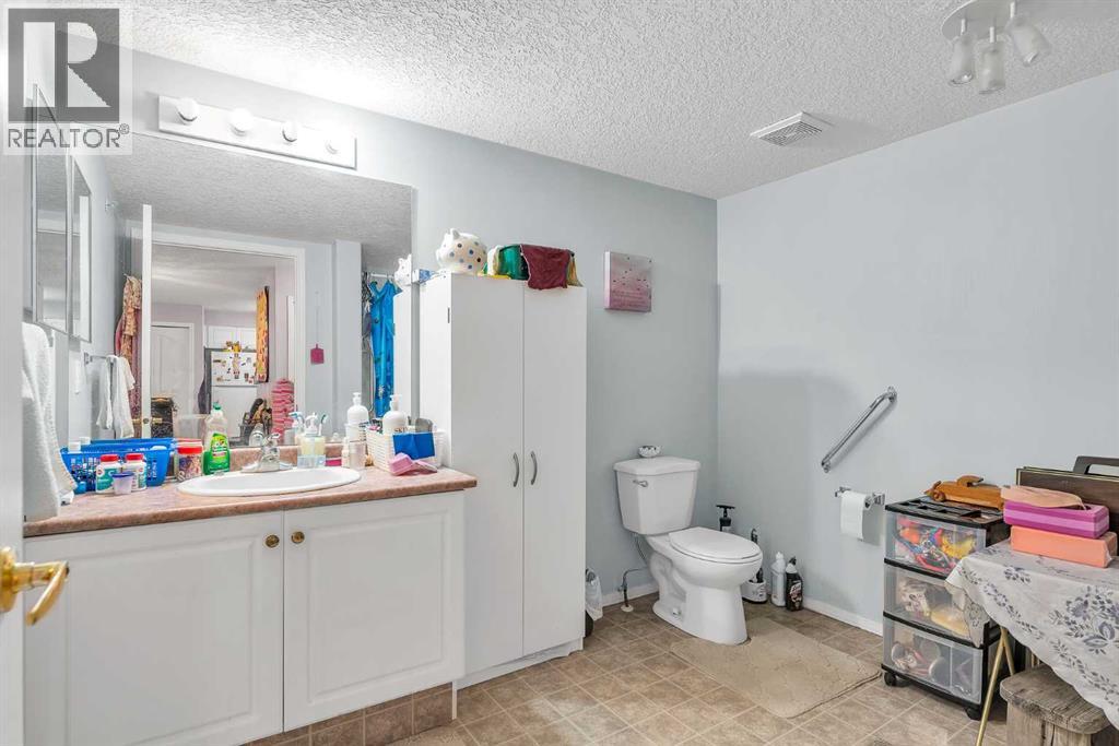 Single Family House for Sale in   Pinecliff Grove NE Pineridge Calgary 