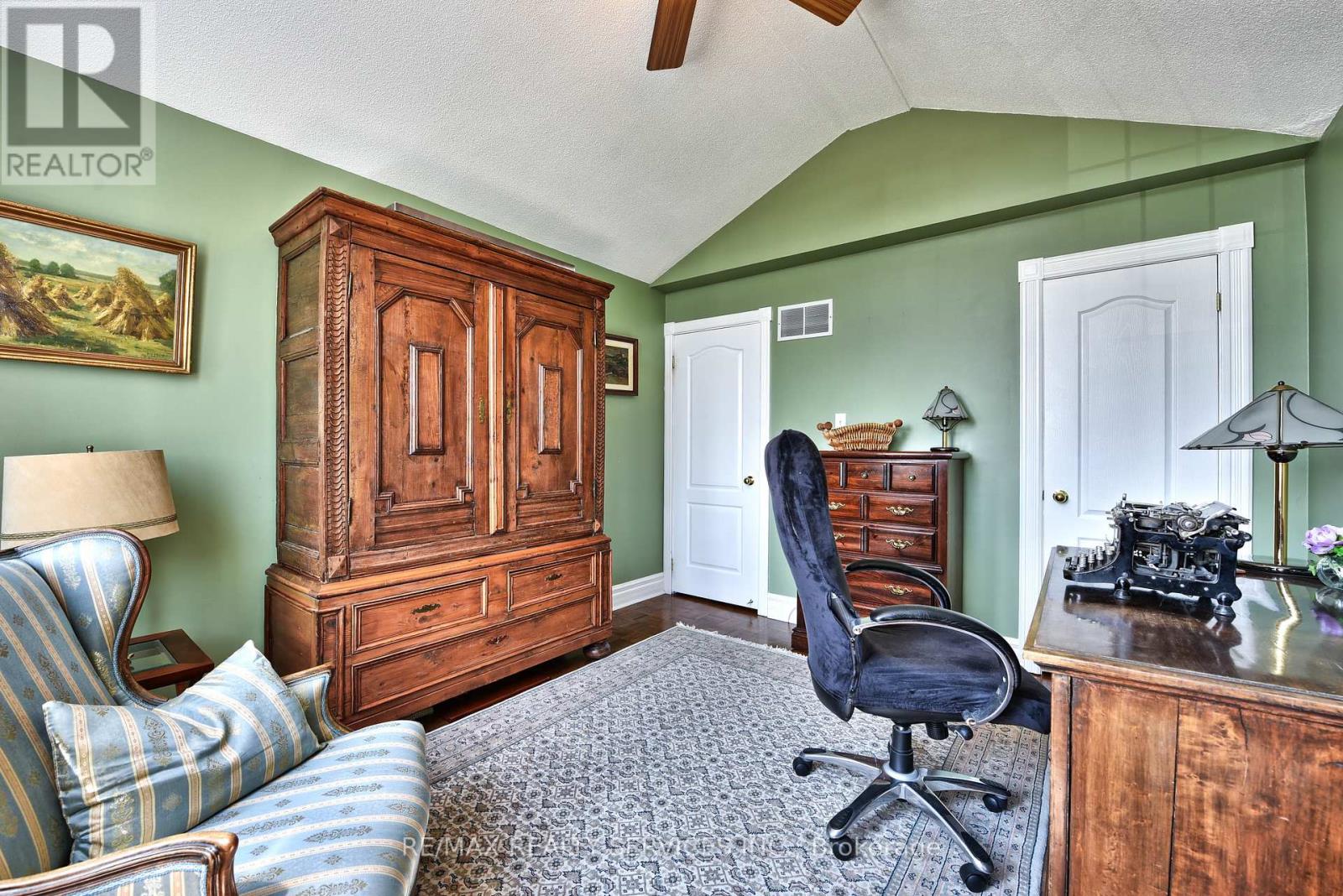 Photo 27 of 1 Daisy Court, Brampton ON