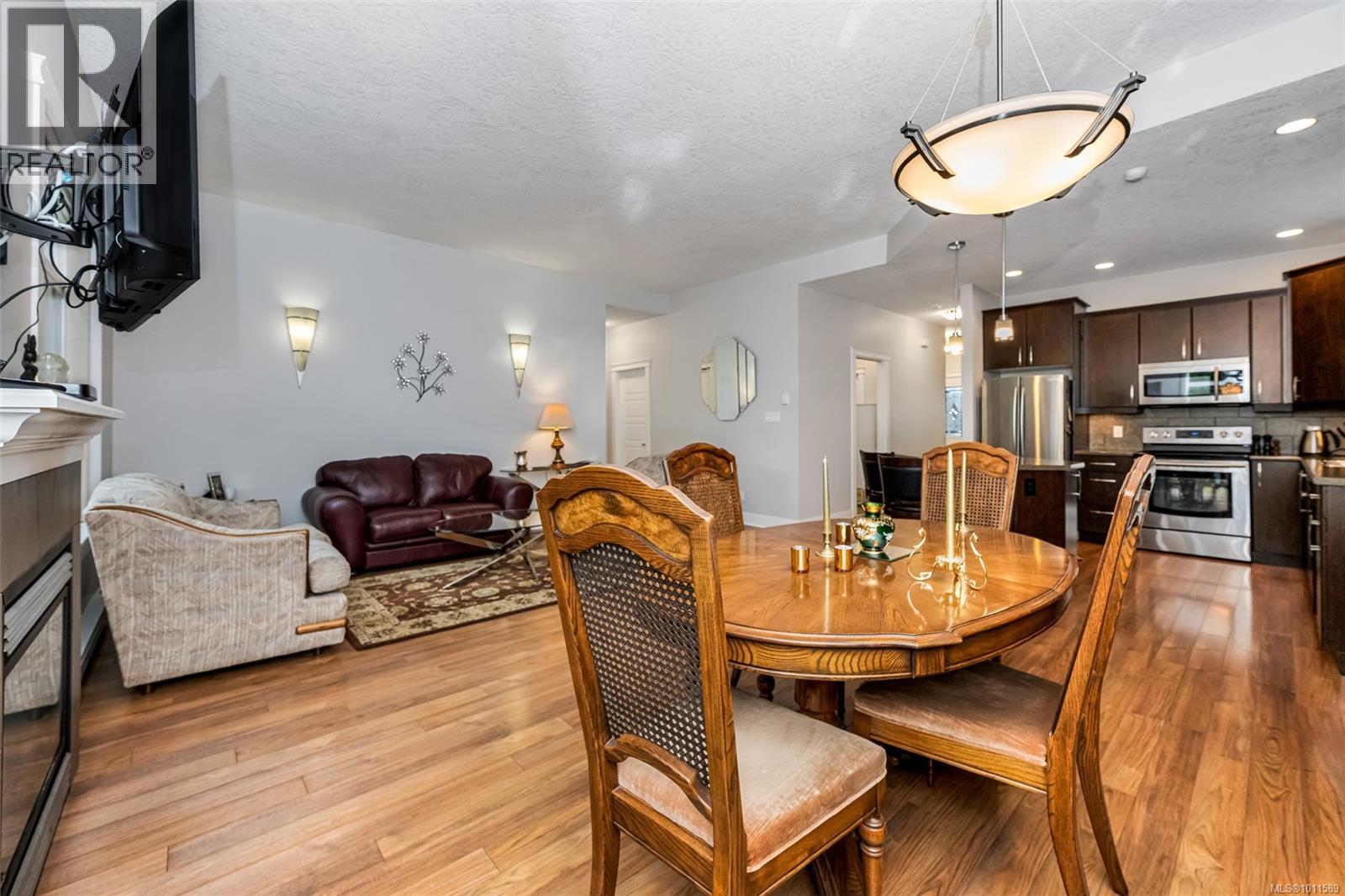 Photo 10 of 3096 Lashman Ave, Duncan BC