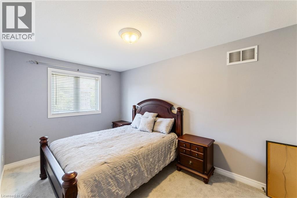 Photo 22 of 82 Griffith Drive, Grimsby ON