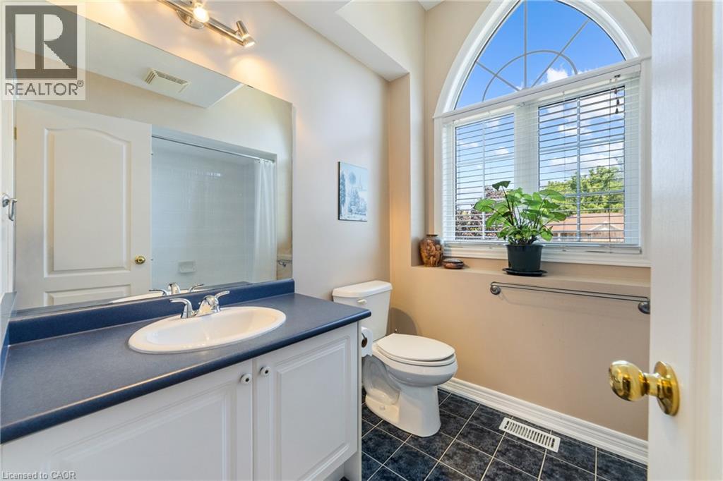 Photo 8 of 82 Griffith Drive, Grimsby ON