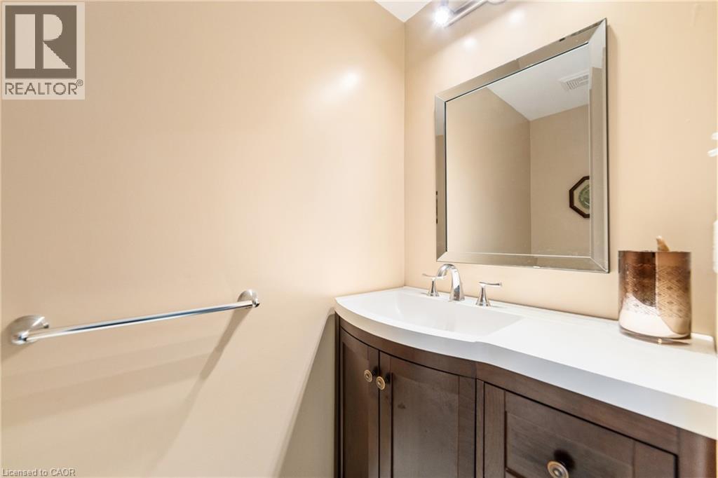 Photo 12 of 82 Griffith Drive, Grimsby ON