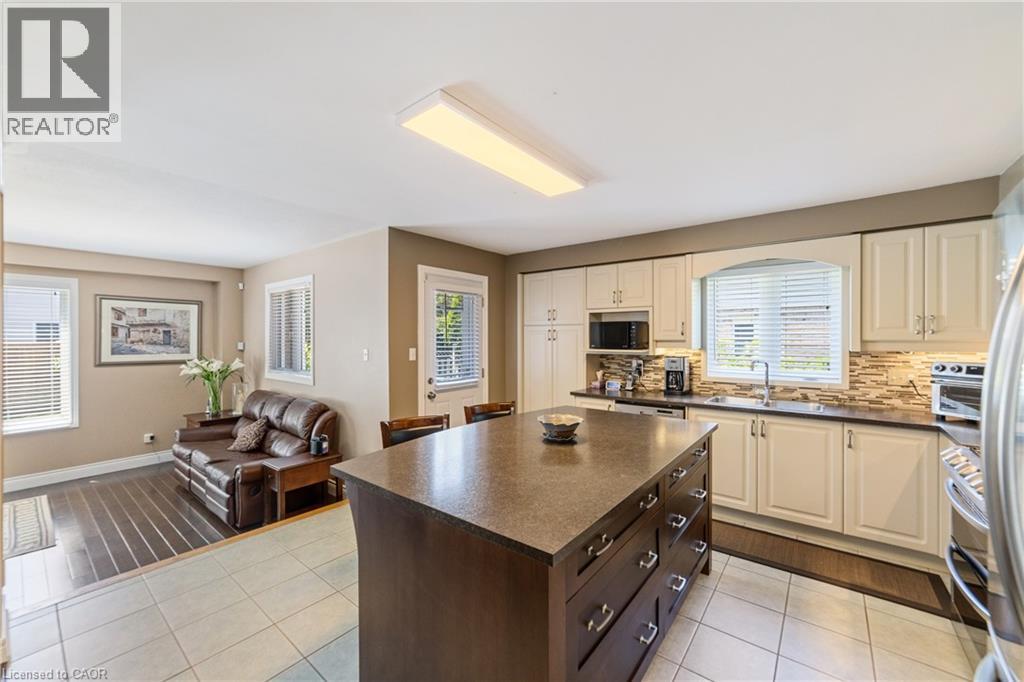 Photo 16 of 82 Griffith Drive, Grimsby ON