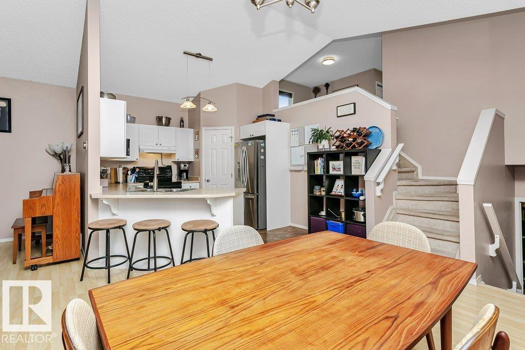 Photo 12 of 21331 89 Av Nw, Edmonton AB