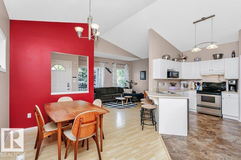 Photo 13 of 21331 89 Av Nw, Edmonton AB