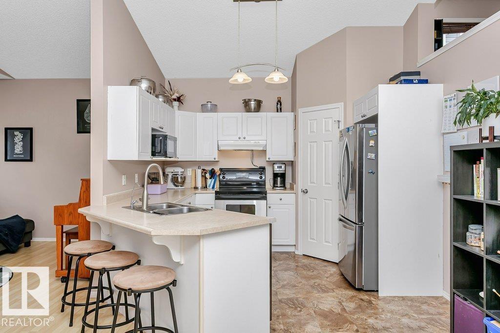 Photo 15 of 21331 89 Av Nw, Edmonton AB