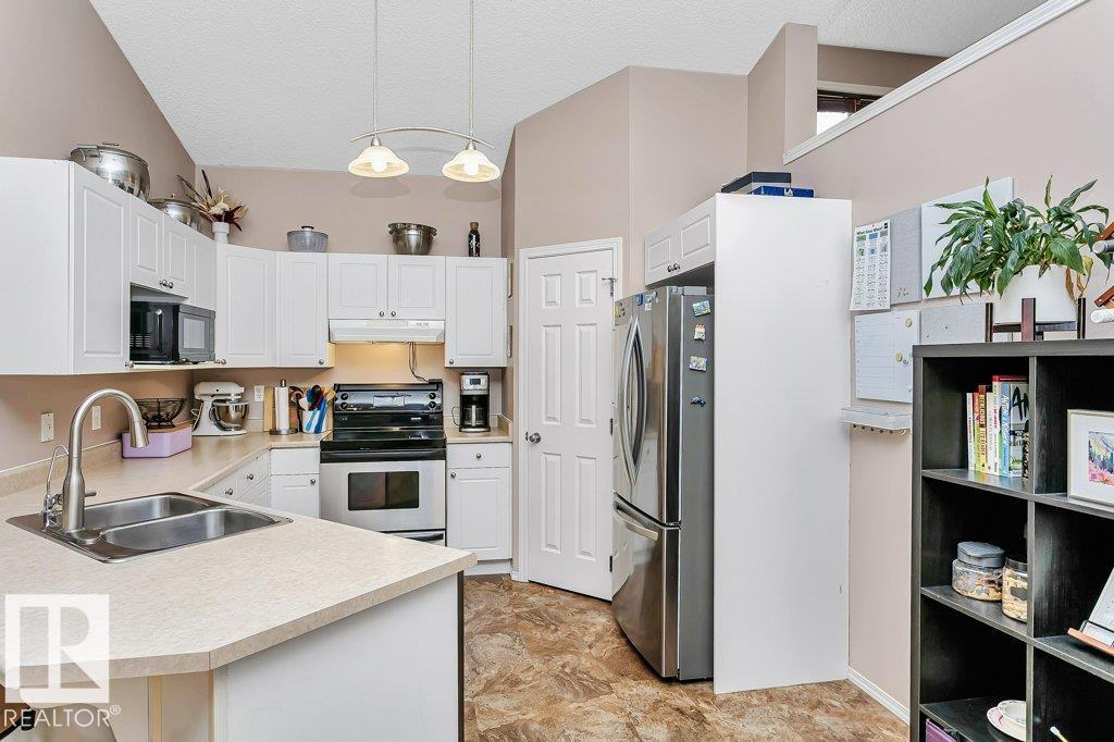 Photo 16 of 21331 89 Av Nw, Edmonton AB