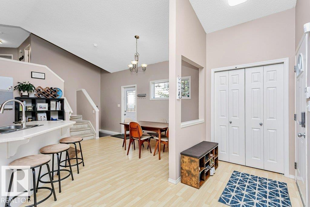 Photo 5 of 21331 89 Av Nw, Edmonton AB