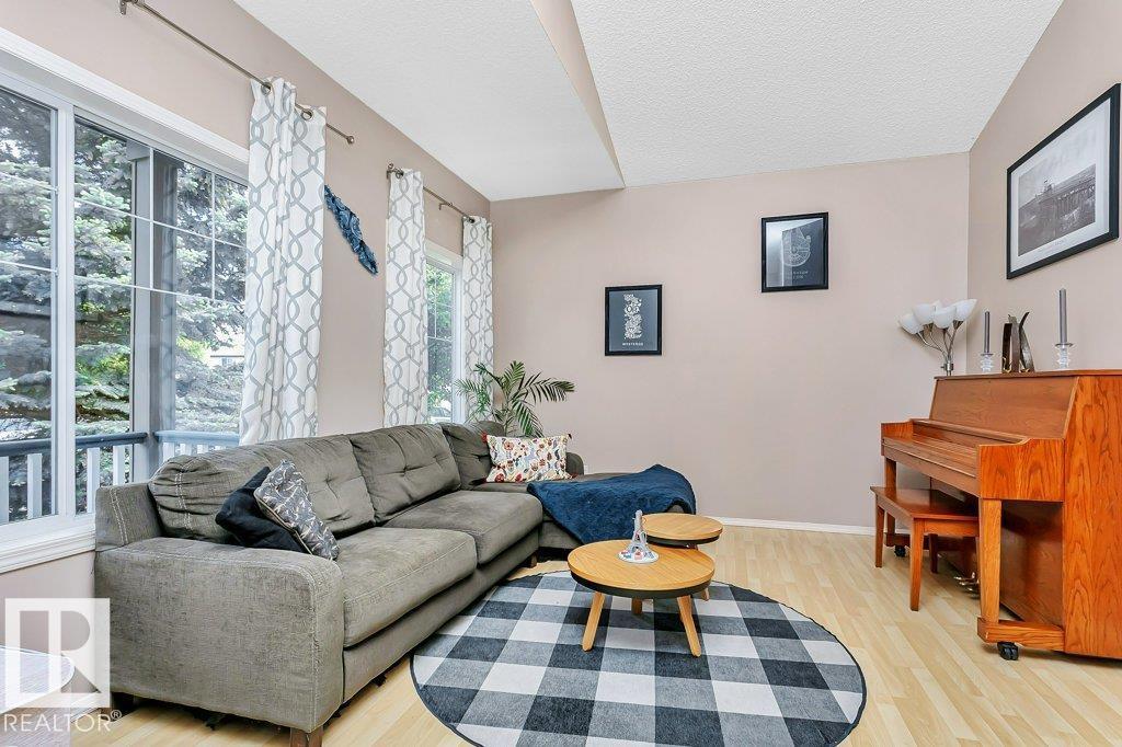 Photo 6 of 21331 89 Av Nw, Edmonton AB