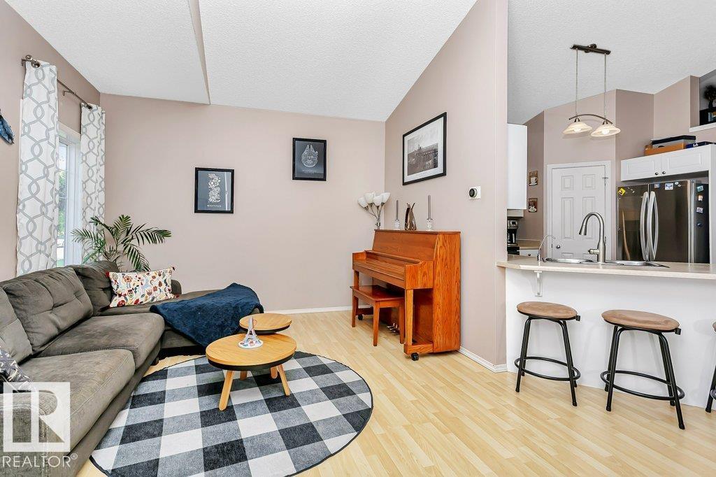 Photo 8 of 21331 89 Av Nw, Edmonton AB