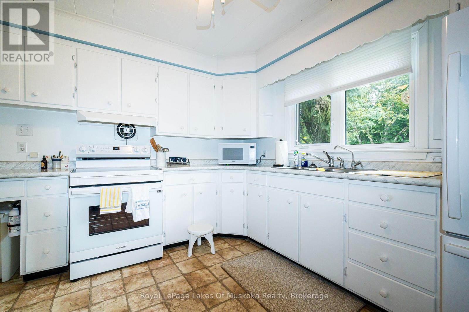 Photo 12 of 574 Ravenscliffe Road, Huntsville ON