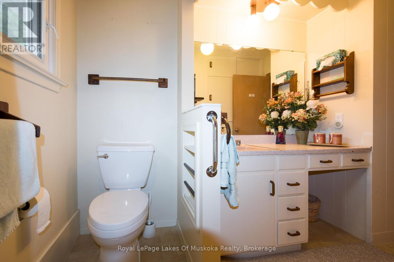 Photo 20 of 574 Ravenscliffe Road, Huntsville ON