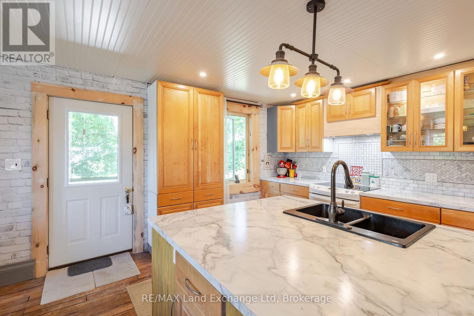Photo 5 of 3095 Old Mill Street, Howick ON