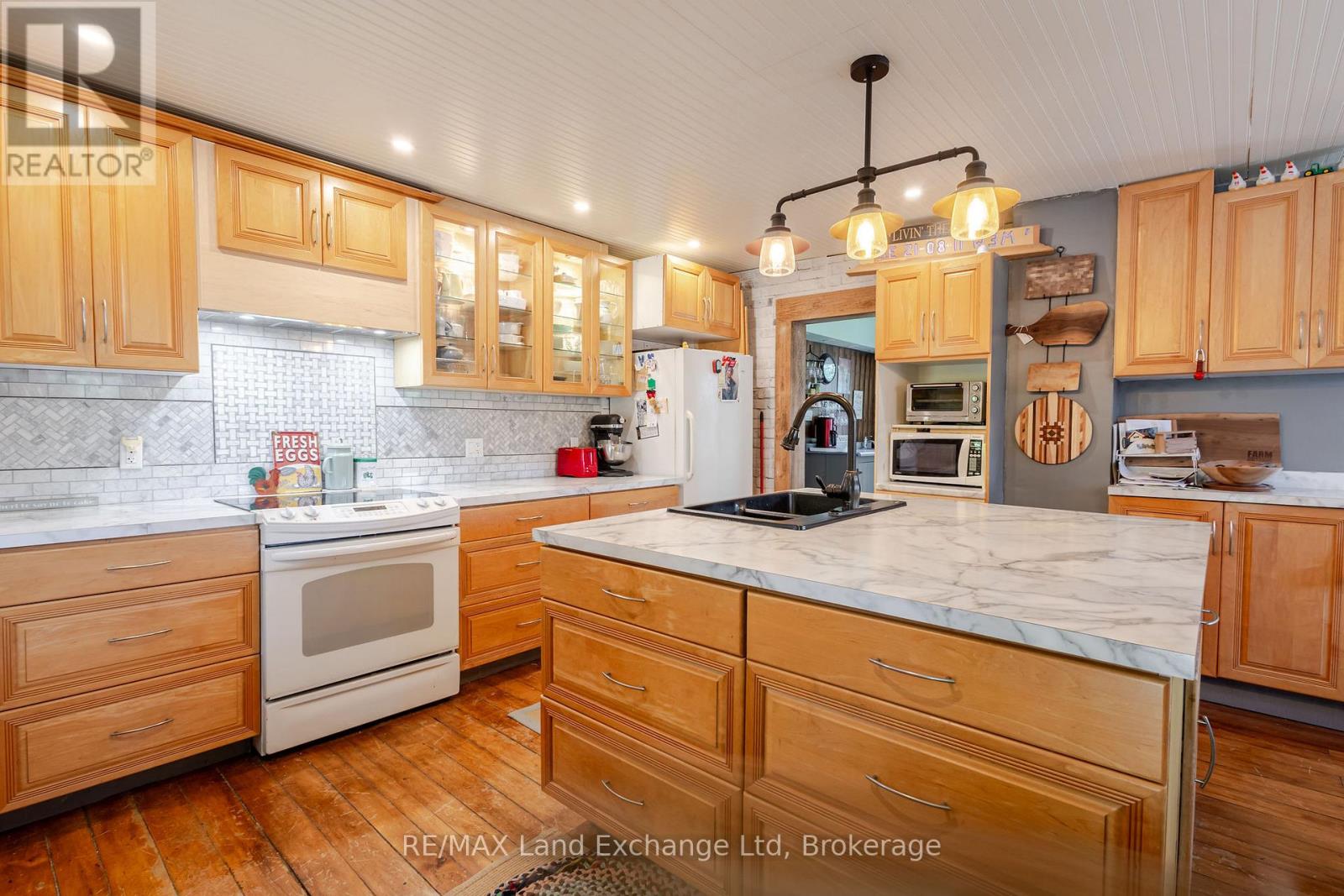 Photo 6 of 3095 Old Mill Street, Howick ON